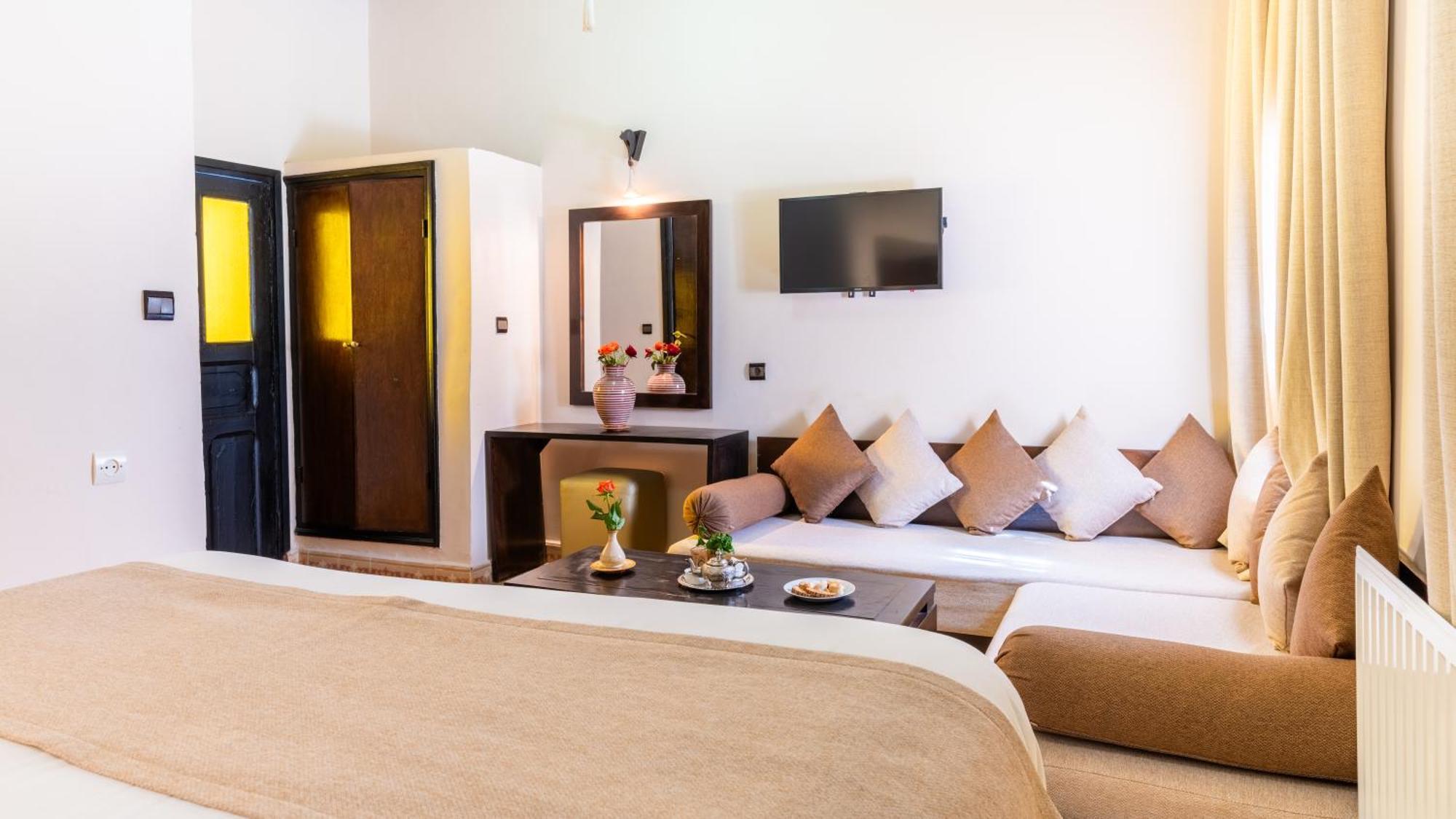 رياد Al Madina 4*